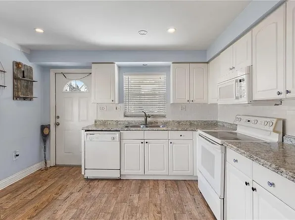 27639 Roslin Dr, Bonita Springs, FL 34135
