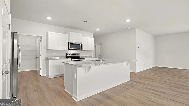 5 bed, 3.0 bath, 2336 sqft, $2,400 — Photo 4