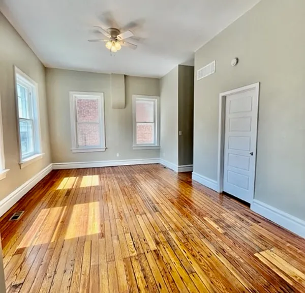 2807 Miami St — Photo 1