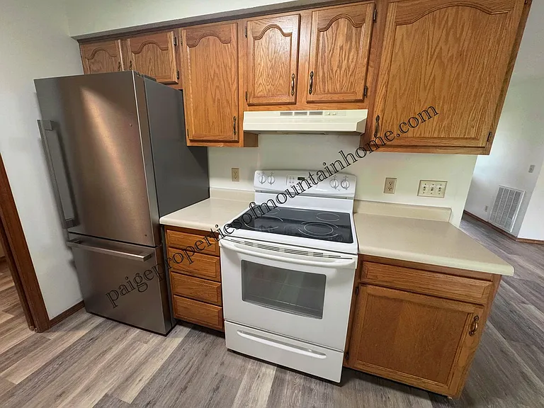 313 Bomber Blvd — Photo 6
