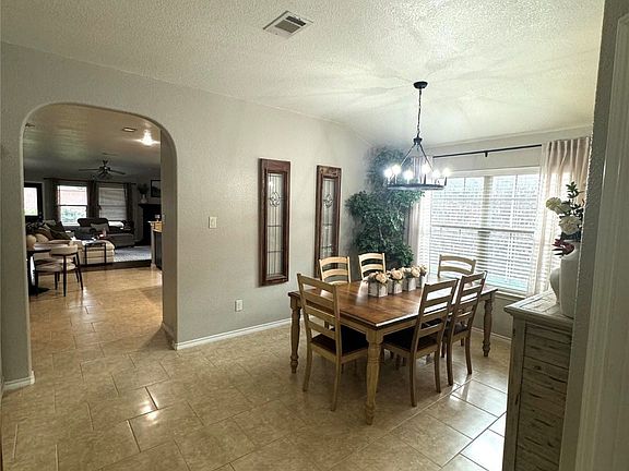 4th image of 3025 Buckthorn Ln