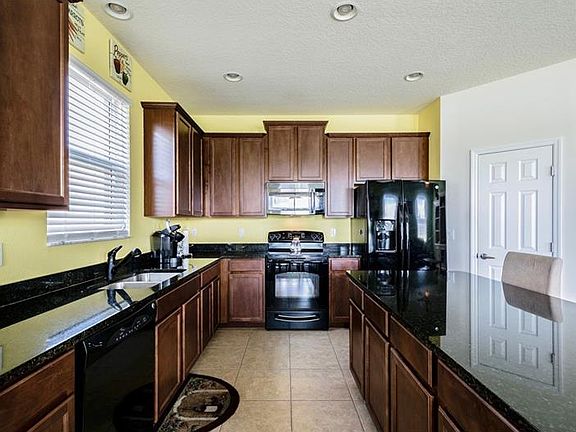 5th image of 911 Parker Den Dr