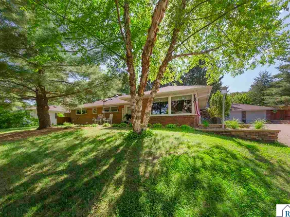 716 N 8th St, Saint Peter, MN 56082