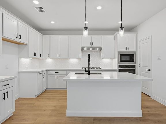 3rd image of 1124 Broomsedge Mews