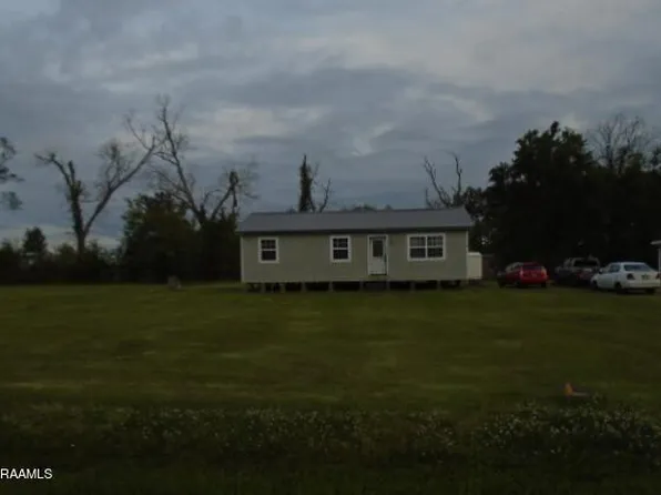 2907 Labauve Dr, New Iberia, LA 70560