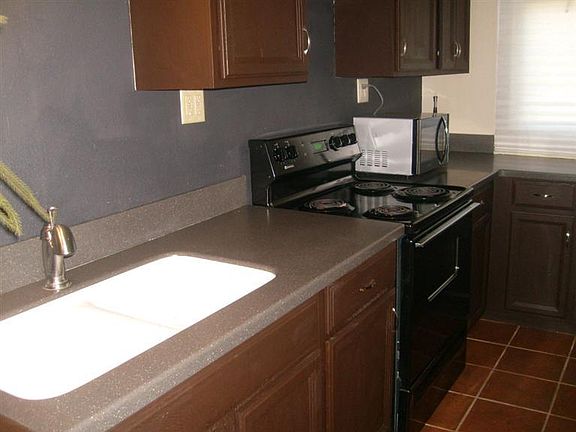 3rd image of 602 W 12th St