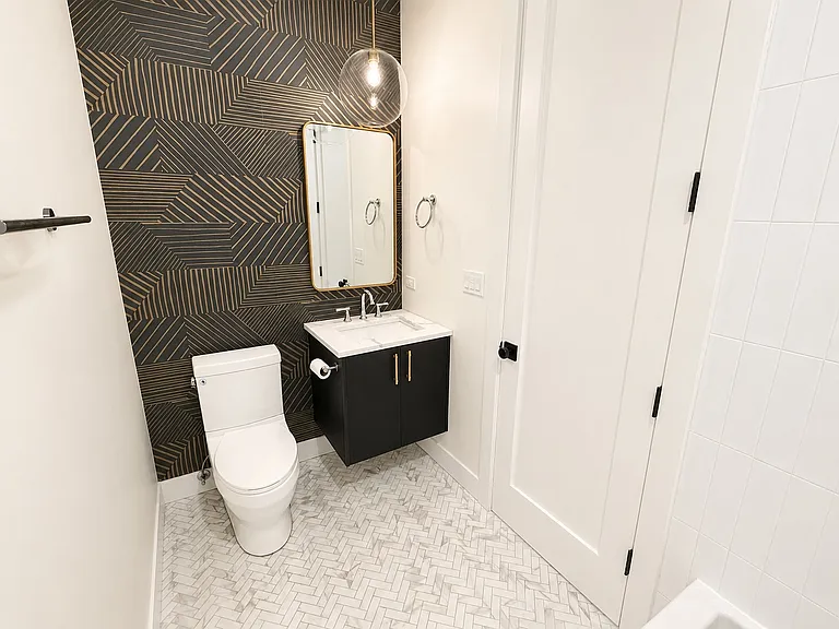 1653 W Division St #2 — Photo 8