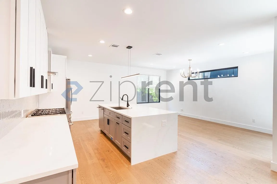 3705 Wilson Street Condominiums — Photo 3