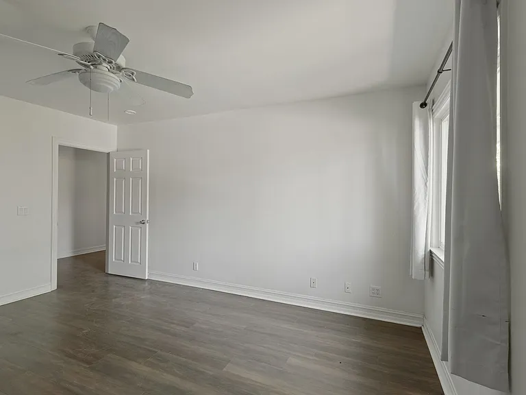 22100 Tiara St — Photo 37