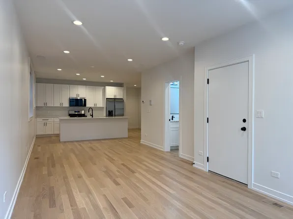 1342 W Ohio St #1N, Chicago, IL 60642