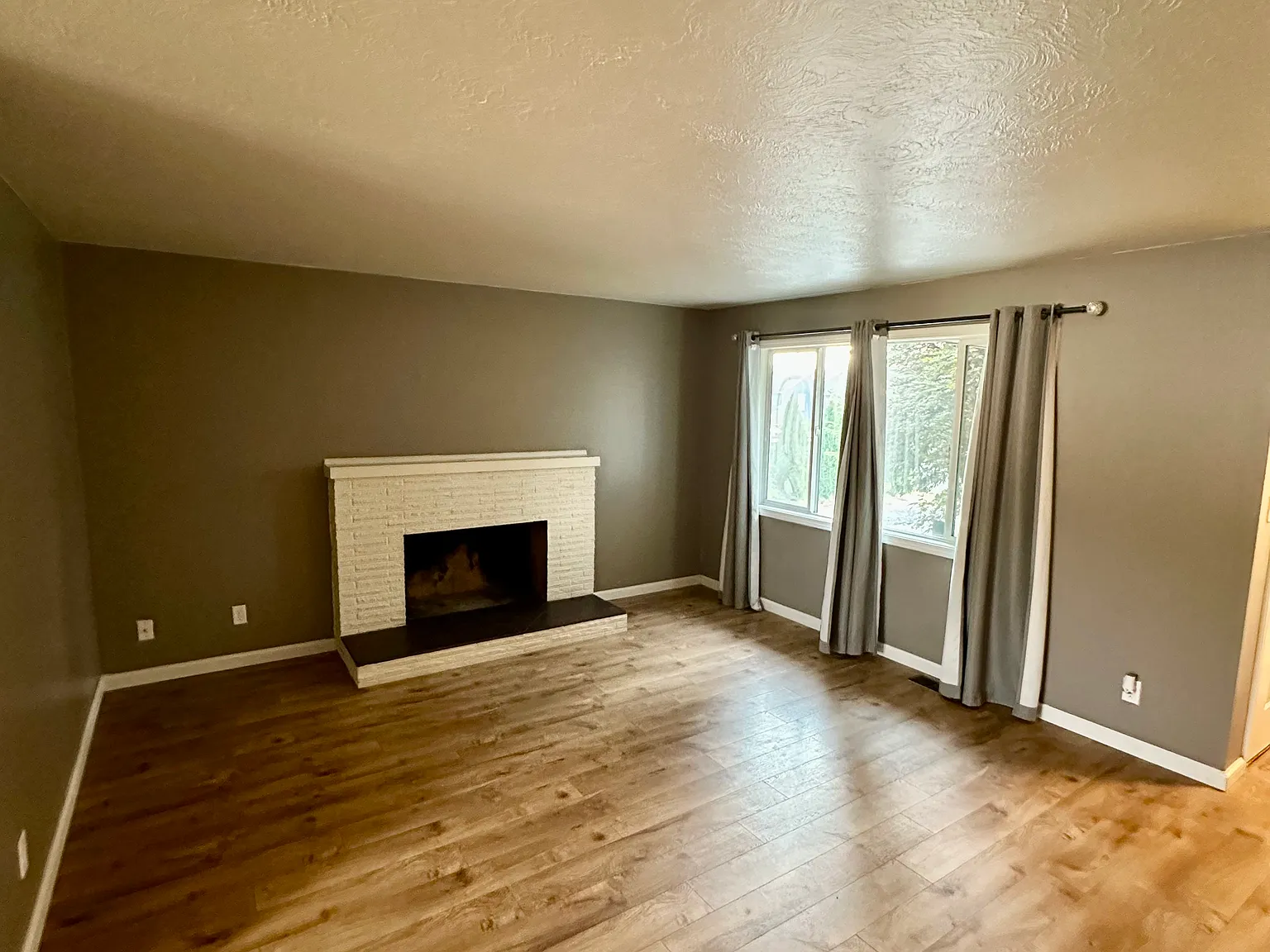 3 bed, 1746 sqft, $2,395 — Photo 3