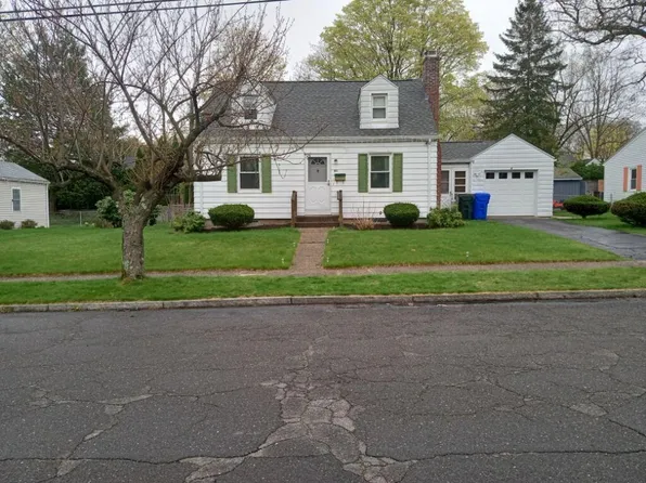 81 Bessemer St, Springfield, MA 01104