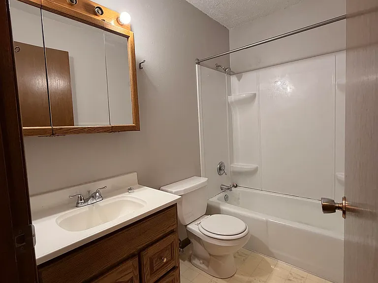 1501 Hill Ave #1 — Photo 5
