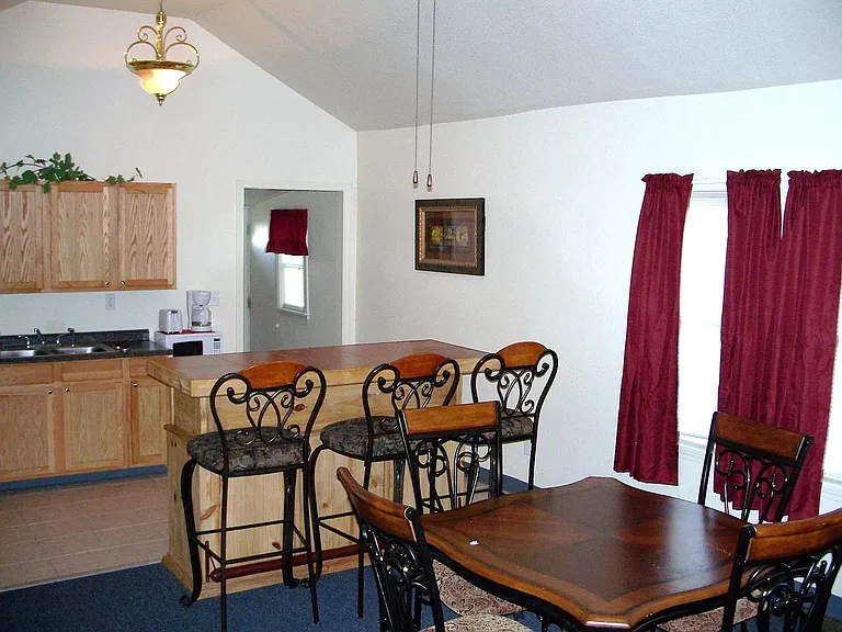 128 E Pine St — Photo 11