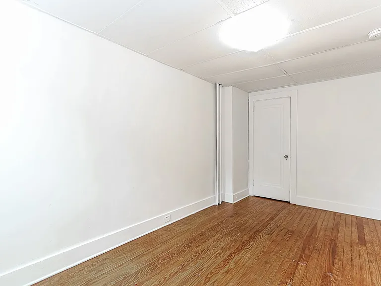 546 Manor St — Photo 14