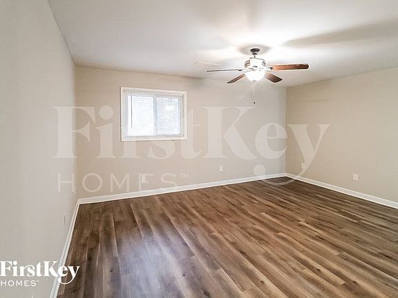2nd image of 2483 Kings Park Cir