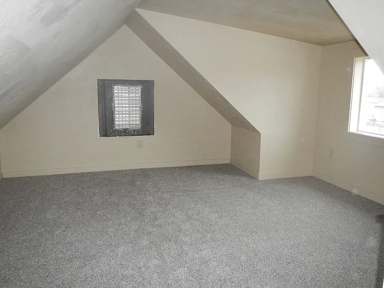 104 N K St — Photo 7