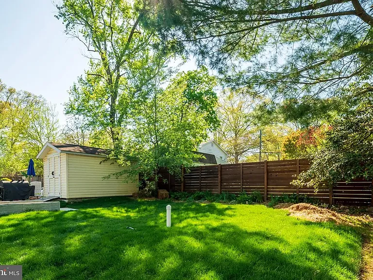 584 Park Rd — Photo 3