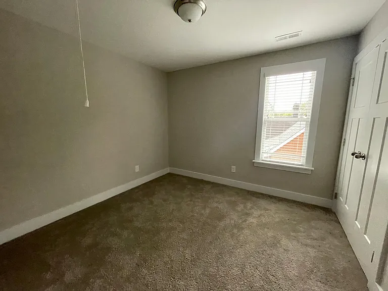 411 Barbour St — Photo 3