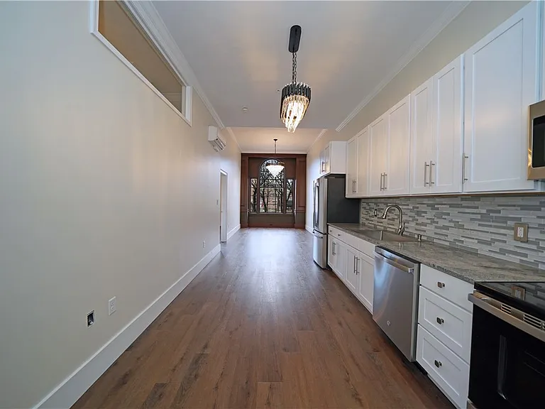184 N Main St #207 — Photo 4