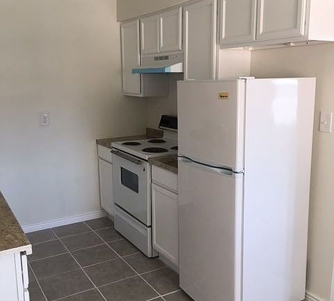 5th image of 2046 Riviera Blvd APT 4