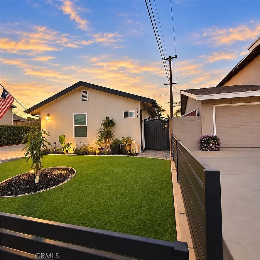 4 bed, 1700 sqft, $5,495 — Photo 2