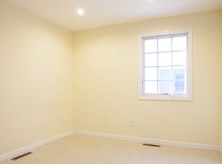 5620 196th St, Fresh Meadows, NY 11365