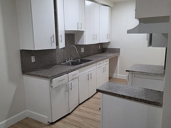 4th image of 326 N Breed St APT 3