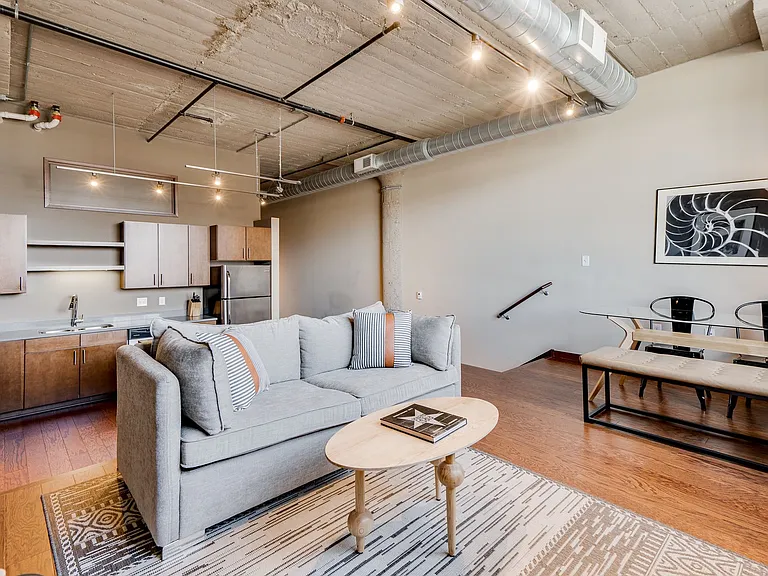 ElseWarehouse in the North Loop — Photo 13