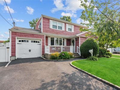 208 Linden Street, Massapequa Park, NY, 11762
