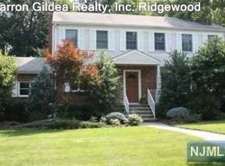 723 Amherst Dr, Washington Township, NJ 07676