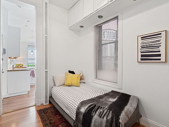 4th image of 349 W 44th St APT 1FW