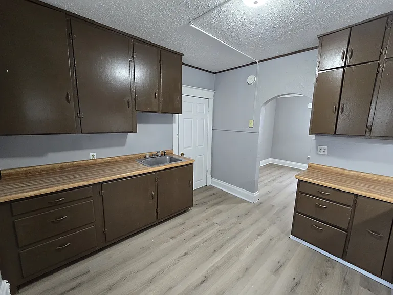 642 Dawson St — Photo 12