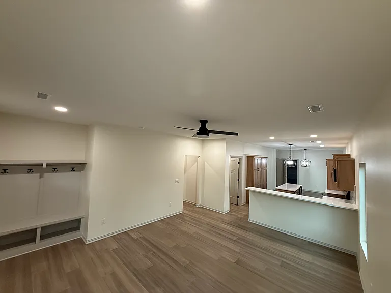 405 W Allison St — Photo 7