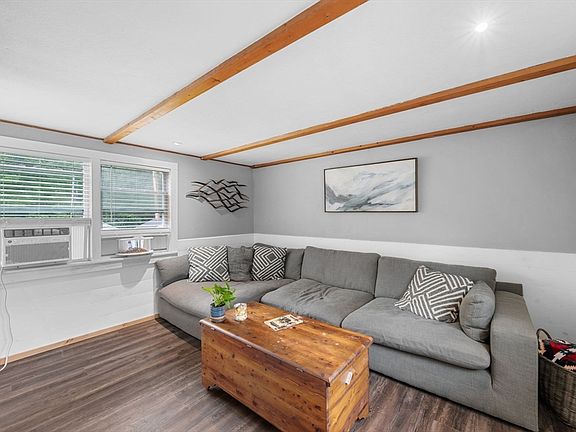 5th image of 83 Lakeshore Dr