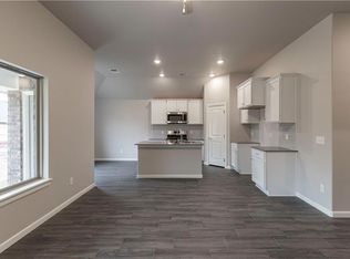 2913 Warwick Way, Moore, OK 73160