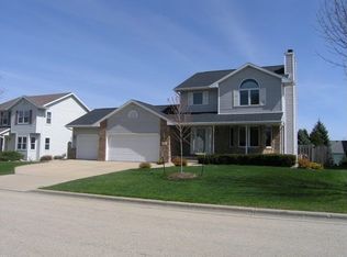 1015 Amberson Dr, Sun Prairie, WI 53590