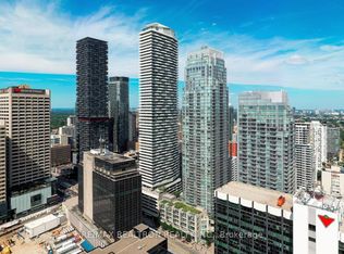 2221 Yonge St #4710, Toronto, ON