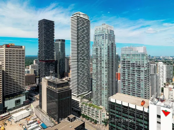 2221 Yonge St #4710, Toronto, ON M4S 0B8