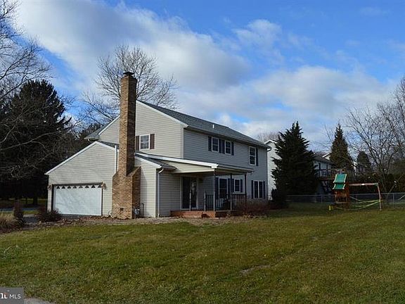5th image of 805 Melody Ln