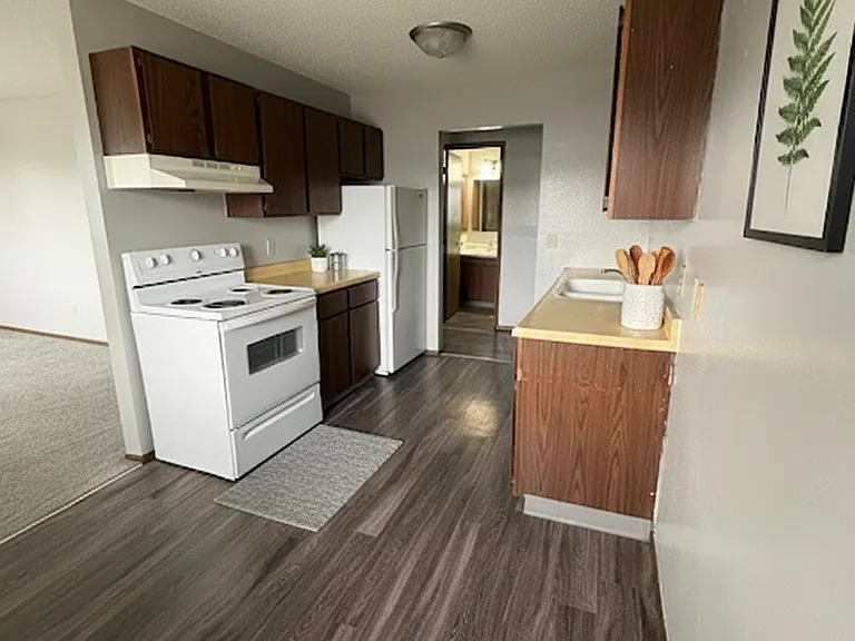 1140 Flammang Dr — Photo 5