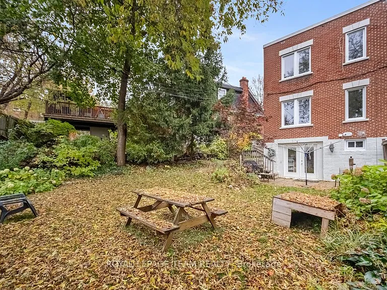 21 Acacia Ave — Photo 5