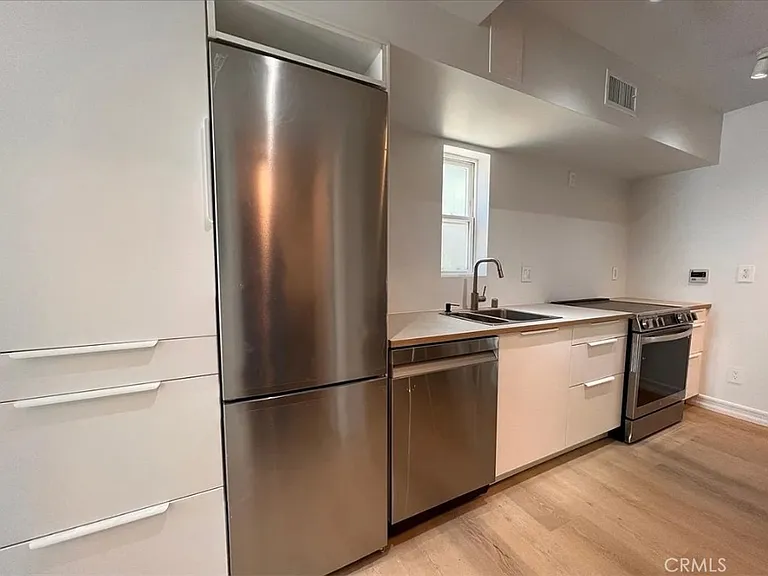 2686 Greenfield Ave — Photo 6