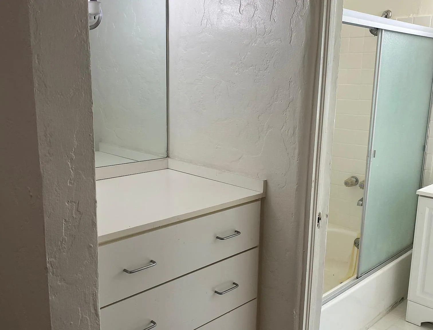1 bed, 575 sqft, $2,350 — Photo 3