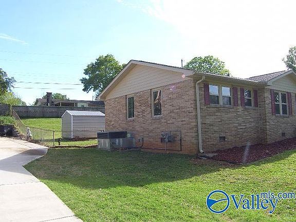 2nd image of 511 Harolds Dr NW