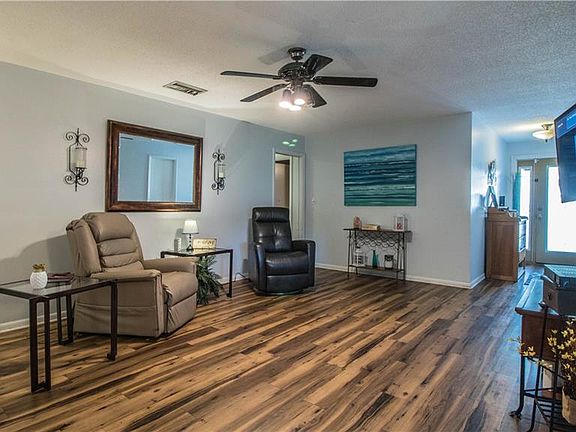 3rd image of 514 Duchess Dr
