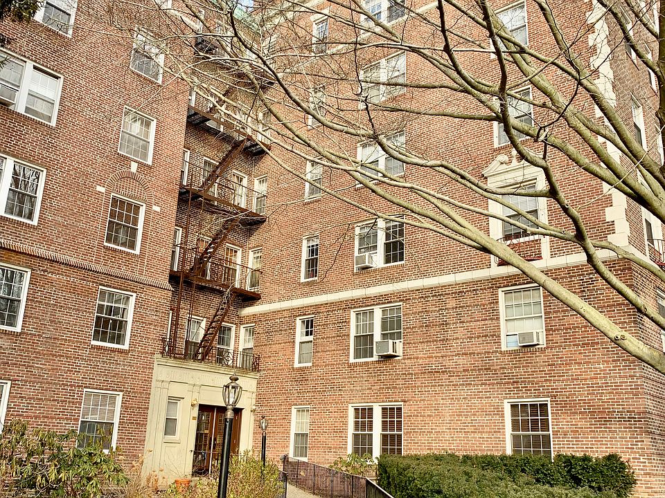 1st image of 300 S Broadway APT 3K