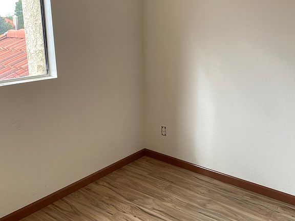 3rd image of 1494 Coral Tree Ln