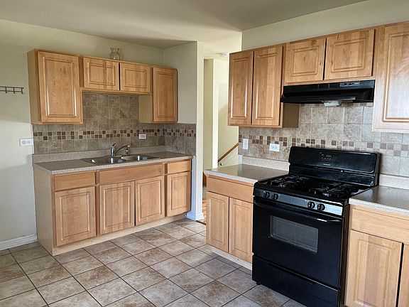 5th image of 6 N Pine Ln