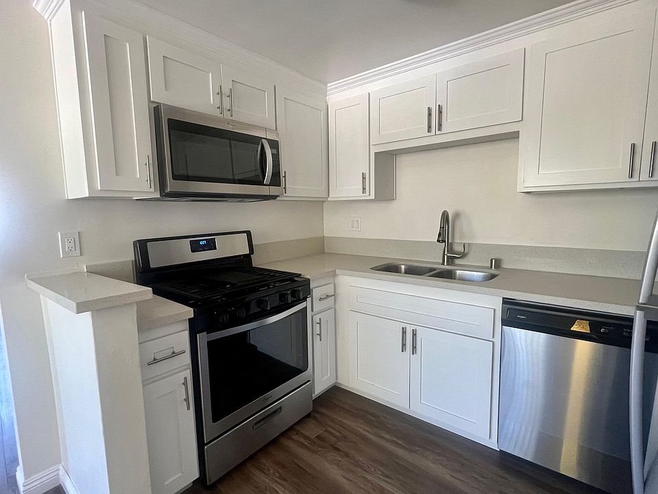 1st image of 836 Ashland Ave #4